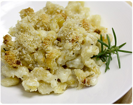 Rosemary White Cheddar Mac N Cheese